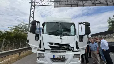 Kartepe'de TIR Kazası: Sürücü Yaralandı