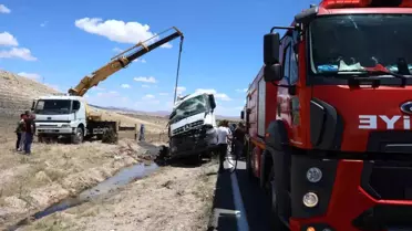 Beton Mikseri Şarampole Devrildi