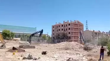 Elazığ'da Korna ile Bina Yıkıldı