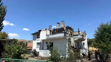 Çorum'da Yangın: İki Katlı Ev Kullanılamaz Hale Geldi