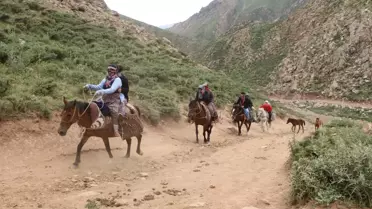 Yüksekova Kadınları Yayla Yolculuğu Yapıyor