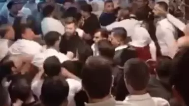 Düğün Salonunda Kavga: Tekme ve Yumruklar Havada Uçuştu
