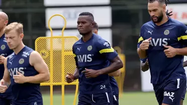 Fenerbahçeli eski yıldızdan sürpriz imza! Hem antrenör oldu hem de oyuncu