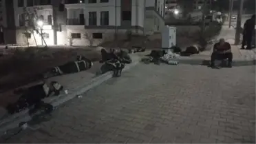 Kahramanların yorgunluk molası! Öylece uyuyakaldılar