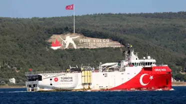 Oruç Reis Çanakkale Boğazı'ndan Geçti