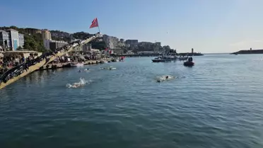 Denizcilik Bayramı'nda Yağlı Direk Yarışması