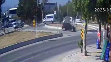 Hatay'da Otomobil Refüje Çıktı