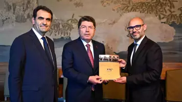Bakan Tunç Hollanda'da İncelemelerde Bulundu