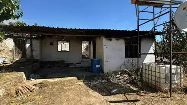 Ödemiş'te Orman Yangını: Evler Zarar Gördü