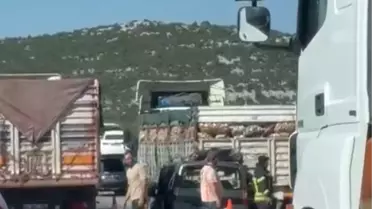 Adana'da TIR'a Çarpan Araçta 5 Kişi Hayatını Kaybetti