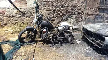 Çanakkale'de Park Halindeki Otomobil Yangın Çıkardı