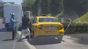 Minibüs Şoförü Taksiciye Saldırdı