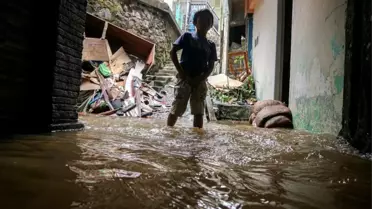 Bogor'da Şiddetli Yağışlar Toprak Kaymalarına Neden Oldu