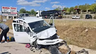 Bingöl'de Trafik Kazası: 3 Yaralı