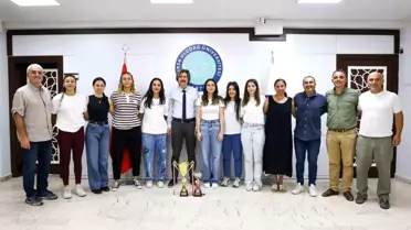 BUÜ Kadın Hentbol Takımı'ndan Çifte Zafer