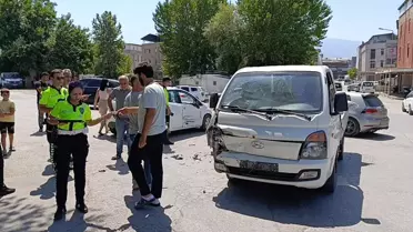 İnegöl'de Kaza: Anne ve İki Kızı Yaralandı