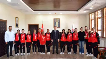 Kaymakam Koşansu'dan Voleybol Takımına Tebrik