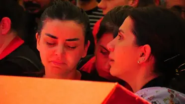 Şehit cenazesinde yürek burkan anlar! Biri babasına biri evladına veda etti