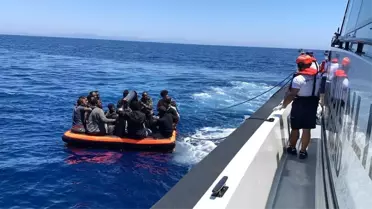 Urla açıklarında 24 göçmen kurtarıldı