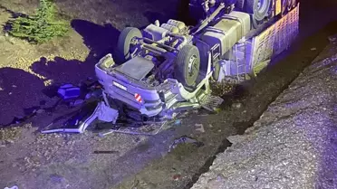 Isparta'da Tır Şarampole Devrildi, Sürücü Kurtarıldı