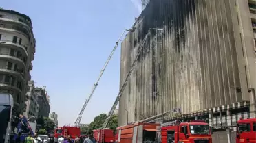 Kahire'de Telekomünikasyon Binasında Yangın