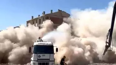 Elazığ'da Deprem Eseri Bina Yıkıldı