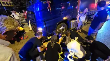 Bursa'da Motosiklet Tıra Çarptı: 2 Yaralı