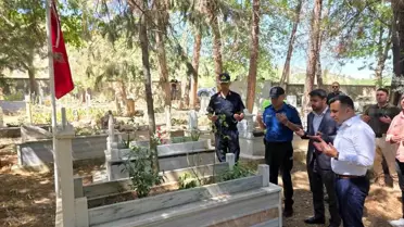 Kaymakam Kadir Algın, deprem şehitliğini ziyaret etti