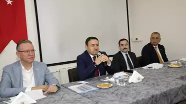 Kütahya Valisi Işın, Muhtarlarla İstişare Toplantısı Düzenledi