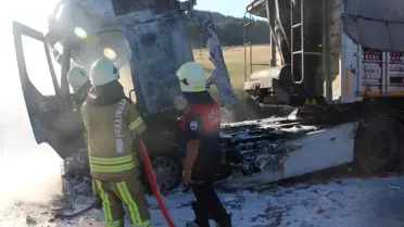 Sivas'ta TIR Yangını: Kullanılamaz Hale Geldi