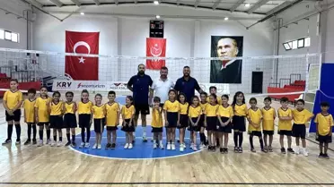 Yenişehir'de Çocuklar için Futbol ve Voleybol Yaz Okulu Başladı