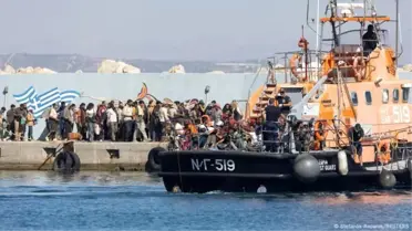Yunanistan'dan Girit'e İltica Başvurularına Askıya Alma