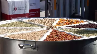 Ümraniye Belediyesi'nden 20 Bin Kişiye Aşure İkramı