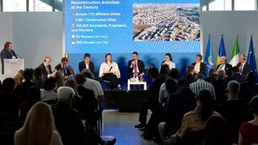 Bakan Kurum asrın inşa seferberliğini dünyaya anlattı