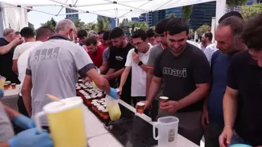 Cami Avlusunda Limonata İkramı