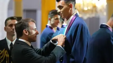 Fransa Voleybol Takımına Nişan