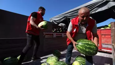 Kayseri Büyükşehir Belediyesi'nden İhtiyaç Sahiplerine Karpuz Dağıtımı