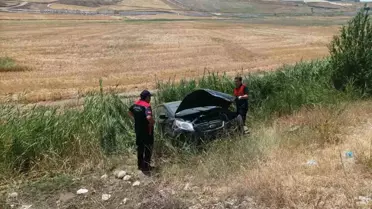 Çorum'da Şarampole Uçan Araçta İki Yaralı