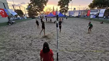 Gölcük'te Plaj Voleybolu Turnuvası Heyecanla Başladı