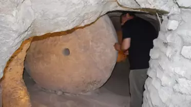 Dededen miras kalan konağın altından 2 bin yıllık yer altı şehri çıktı
