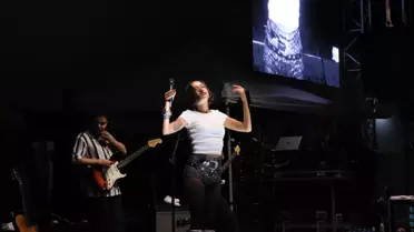 Zeynep Bastık ile Coşkulu Şenlik
