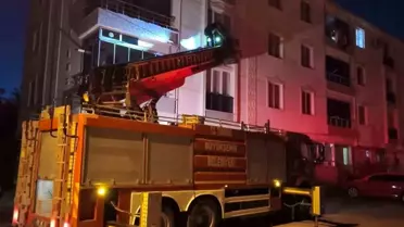 Kuş, Pencereden İtfaiye Tarafından Kurtarıldı