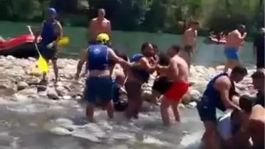 Rafting merkezinde 'can yeleği giyme' kavgası: Tekme, yumruk ve kürekler havada uçuştu