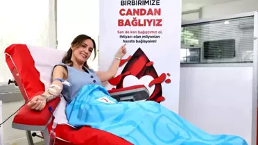 Ünlülerden Kızılay'a Kan Bağışı Desteği