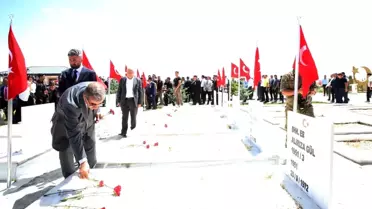 Ağrı'da yenilenen Merkez Şehitlik Anıtı törenle açıldı