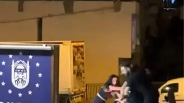 Bursa'da Alkollü Genç Kız Ortalığı Karıştırdı