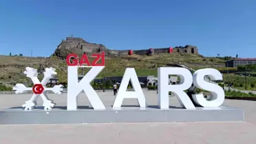 Cumhurbaşkanı Erdoğan'ın çağrısıyla Kars Kalesi bayraklarla donatıldı