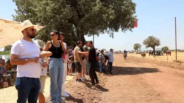 Kızılcabölük Rahvan At Yarışları Yoğun Katılımla Gerçekleşti