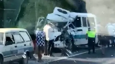 Çine'de Minibüs ve Kamyon Çarpıştı