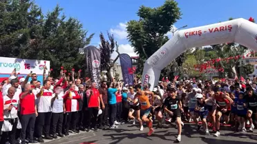 15 Temmuz şehitlerini anmak için Çengelköy 5. Vatan Koşusu'nda koştular
